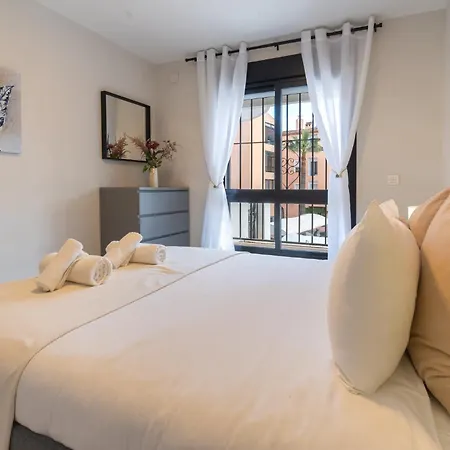 Puerto Banus Two Bedroom Luxurious With Parking *