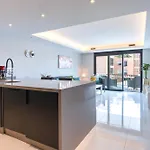Puerto Banus Two Bedroom Luxurious With Parking Appartement
