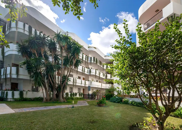 Puerto Banus Two Bedroom Luxurious With Parking *