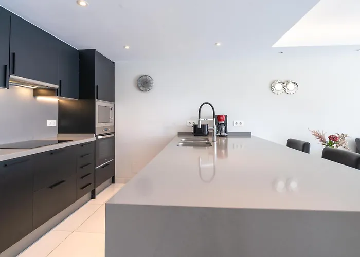 Puerto Banus Two Bedroom Luxurious With Parking 公寓
