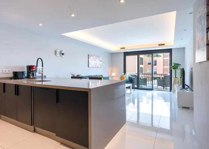 Puerto Banus Two Bedroom Luxurious With Parking 公寓